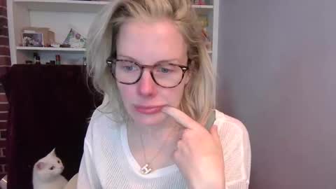 holly_bourbon online show from February 27, 8:08 pm