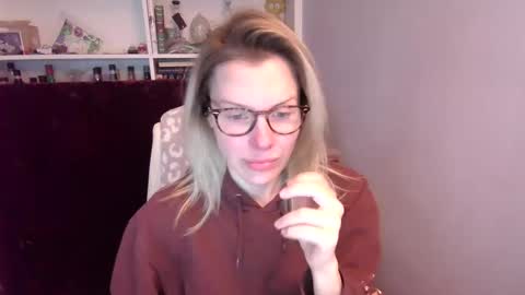 holly_bourbon online show from February 23, 8:08 pm