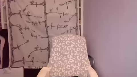 Snapshot of holly_bourbon chatting on October 17, 3:43 am holly_bourbon online show from October 17, 3:43 am
