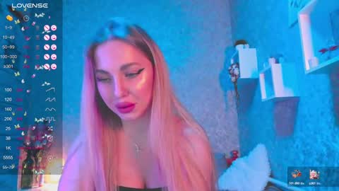 Snapshot of holly_molly8 chatting on January 3, 8:11 pm holly_molly8 online show from January 3, 8:11 pm