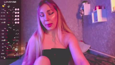 Snapshot of holly_molly8 chatting on January 12, 3:46 pm holly_molly8 online show from January 12, 3:46 pm