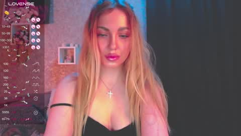 Snapshot of holly_molly8 chatting on January 16, 2:51 pm holly_molly8 online show from January 16, 2:51 pm