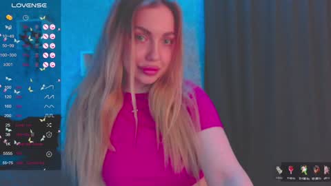 Snapshot of holly_molly8 chatting on January 25, 7:05 pm holly_molly8 online show from January 25, 7:05 pm