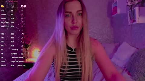 Snapshot of holly_molly8 chatting on March 6, 8:59 pm holly_molly8 online show from March 6, 8:59 pm