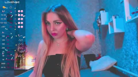 Snapshot of holly_molly8 chatting on December 27, 9:00 pm holly_molly8 online show from December 27, 9:00 pm