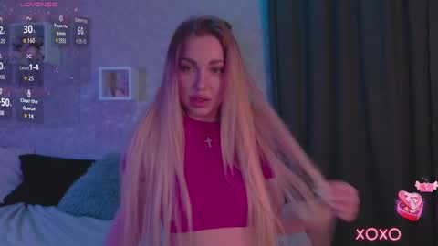 Snapshot of holly_molly8 chatting on February 12, 7:24 pm holly_molly8 online show from February 12, 7:24 pm
