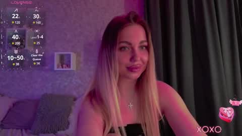 Snapshot of holly_molly8 chatting on February 15, 10:00 pm holly_molly8 online show from February 15, 10:00 pm