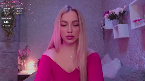 Snapshot of holly_molly8 chatting on October 14, 7:05 pm holly_molly8 online show from October 14, 7:05 pm