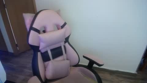 Holly online show from November 24, 7:05 pm