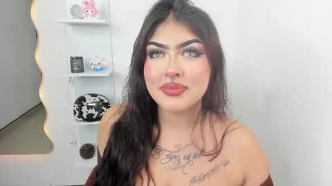Holly online show from July 4, 7:10 pm