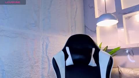 Holly  online show from September 18, 9:35 pm