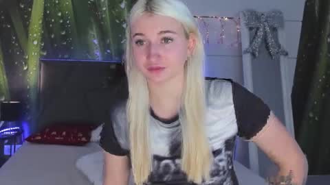 HollyTaillor online show from December 22, 6:38 am