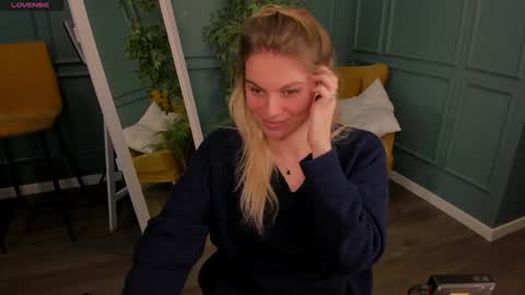 Snapshot of holy_alexa chatting on February 4, 7:51 am Alexa online show from February 4, 7:51 am