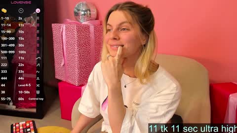 Snapshot of holy_alexa chatting on December 20, 7:33 am Alexa online show from December 20, 7:33 am