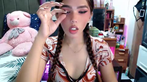 MOLLY online show from November 10, 1:06 pm