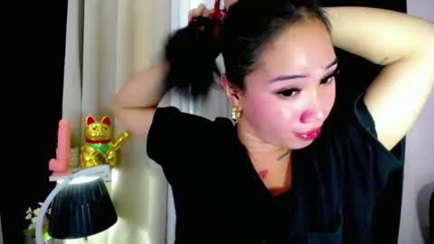 holy_samyx online show from November 10, 12:50 am