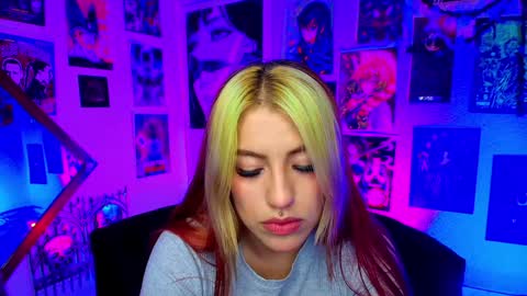 Snapshot of holyeva chatting on December 18, 12:10 am   online show from December 18, 12:10 am