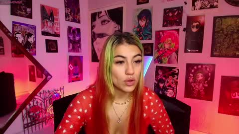 Snapshot of holyeva chatting on February 16, 10:54 pm   online show from February 16, 10:54 pm