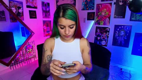 Snapshot of holyeva chatting on February 1, 11:48 pm   online show from February 1, 11:48 pm