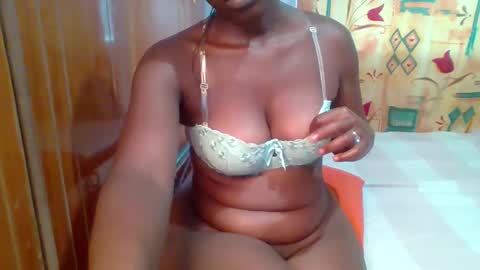 Snapshot of honey_beb chatting on February 21, 4:07 am honey_beb online show from February 21, 4:07 am