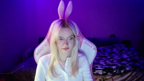 honey_bold online show from December 4, 10:06 am