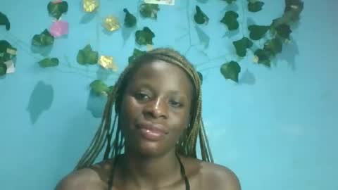 Snapshot of honey_bug2 chatting on October 3, 10:04 pm Queen online show from October 3, 10:04 pm