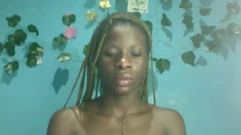 Snapshot of honey_bug2 chatting on October 13, 11:07 pm Queen online show from October 13, 11:07 pm