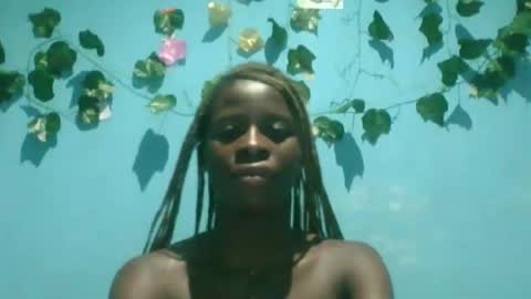 Snapshot of honey_bug2 chatting on September 28, 1:12 am Queen online show from September 28, 1:12 am