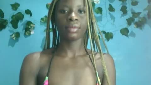 Snapshot of honey_bug2 chatting on October 9, 6:39 am Queen online show from October 9, 6:39 am