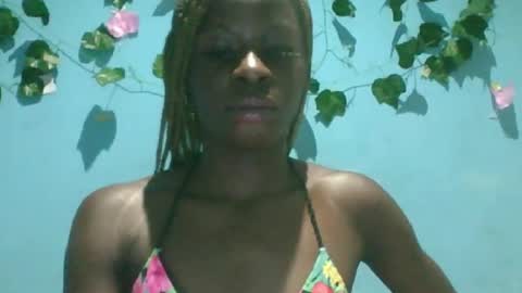 Snapshot of honey_bug2 chatting on September 8, 9:58 pm Queen online show from September 8, 9:58 pm