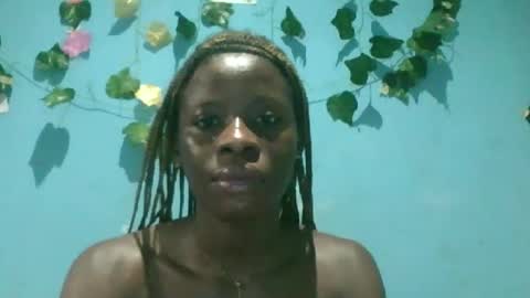 Snapshot of honey_bug2 chatting on September 29, 6:29 am Queen online show from September 29, 6:29 am