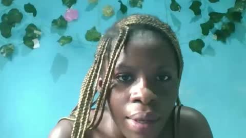 Snapshot of honey_bug2 chatting on September 21, 6:23 am Queen online show from September 21, 6:23 am