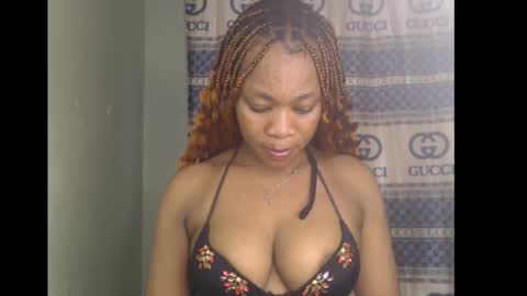 Snapshot of honey_dollxx chatting on September 14, 9:18 am Flora online show from September 14, 9:18 am