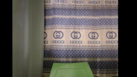 Snapshot of honey_dollxx chatting on October 19, 9:55 am Flora online show from October 19, 9:55 am