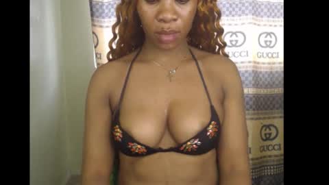 Snapshot of honey_dollxx chatting on September 22, 10:03 am Flora online show from September 22, 10:03 am