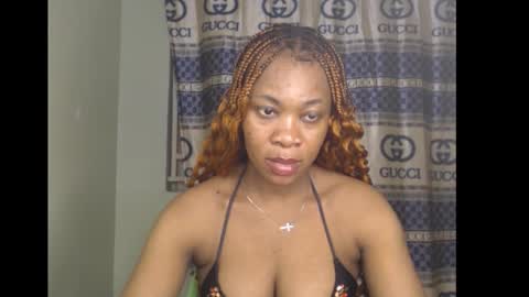 Snapshot of honey_dollxx chatting on September 11, 6:19 pm Flora online show from September 11, 6:19 pm
