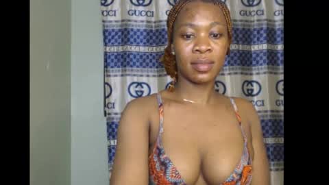 Snapshot of honey_dollxx chatting on October 16, 7:27 pm Flora online show from October 16, 7:27 pm
