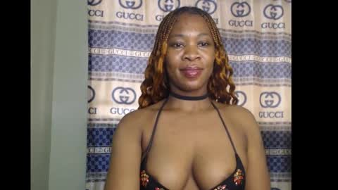 Snapshot of honey_dollxx chatting on October 14, 1:35 pm Flora online show from October 14, 1:35 pm
