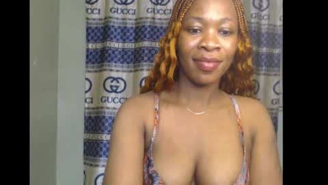 Snapshot of honey_dollxx chatting on October 3, 8:14 pm Flora online show from October 3, 8:14 pm