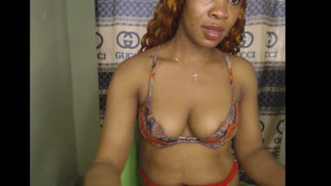 Snapshot of honey_dollxx chatting on September 18, 10:14 am Flora online show from September 18, 10:14 am