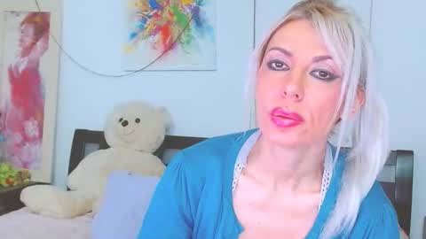 honey_lara online show from February 15, 1:52 am