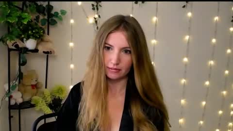 Lily online show from July 14, 9:03 am