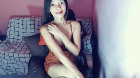 Snapshot of honey_mollyxx chatting on October 1, 9:03 am honey_mollyxx online show from October 1, 9:03 am