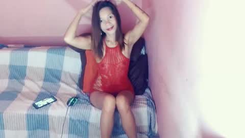 Snapshot of honey_mollyxx chatting on October 17, 2:37 am honey_mollyxx online show from October 17, 2:37 am
