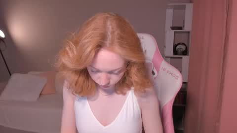 Snapshot of honeyautumn chatting on September 11, 12:11 am honeyautumn online show from September 11, 12:11 am