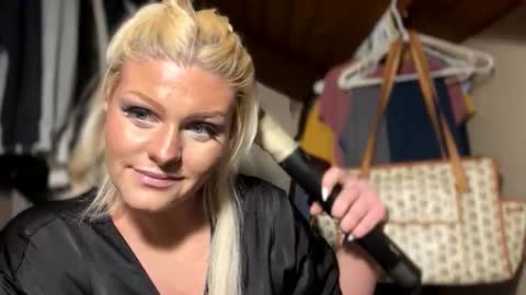 honeybuhnny online show from February 21, 2:23 am