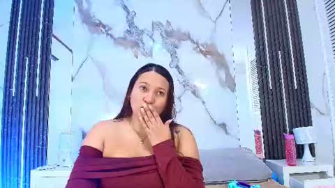 HONEY HIPS online show from July 17, 11:36 am