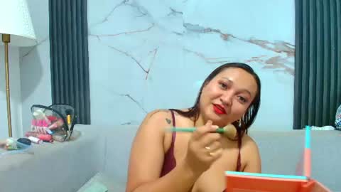 HONEY HIPS online show from July 24, 5:55 pm
