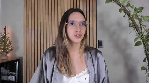 Snapshot of honeyhot69__ chatting on December 8, 10:41 am Sofia independent model online show from December 8, 10:41 am