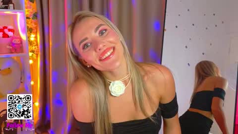Snapshot of honeyjohansson_ chatting on September 29, 5:07 pm Alina online show from September 29, 5:07 pm